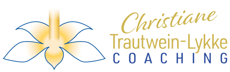 Logo Christiane Trautwein-Lykke - Schriftzug mit Name, Coaching und Lotusblüte